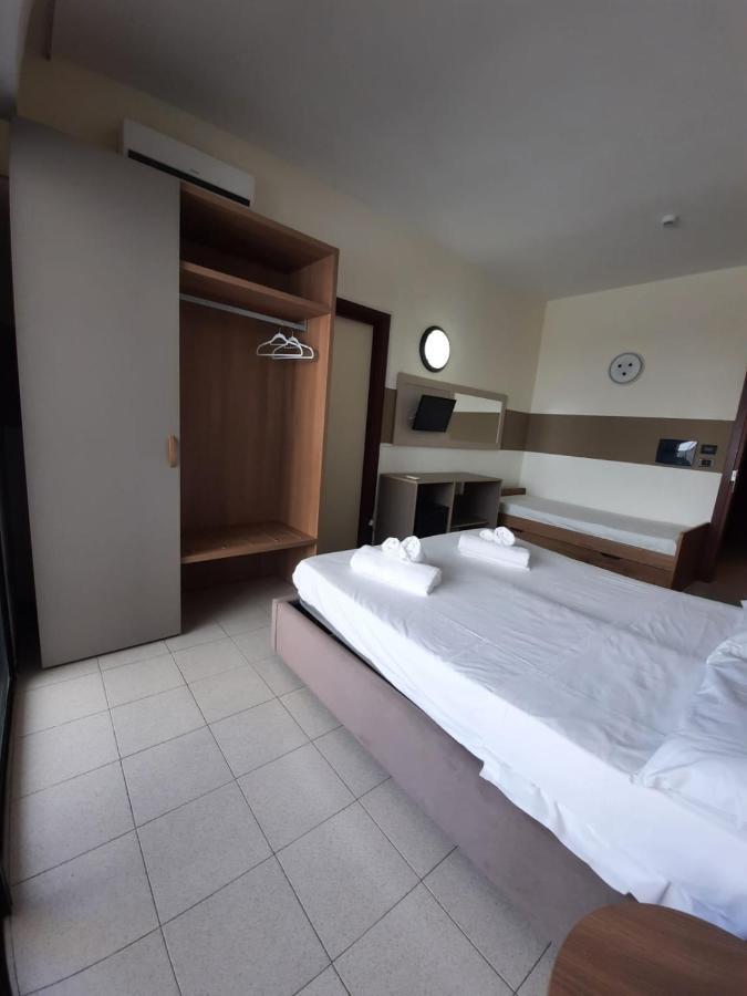 Hotel Baia Verde Галлиполи Экстерьер фото